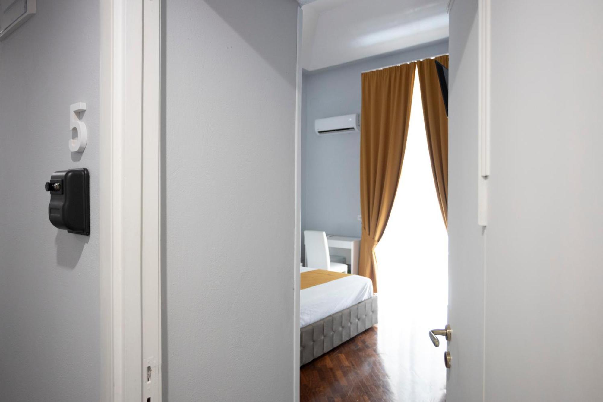 La Chambre Duomo Naples Exterior photo